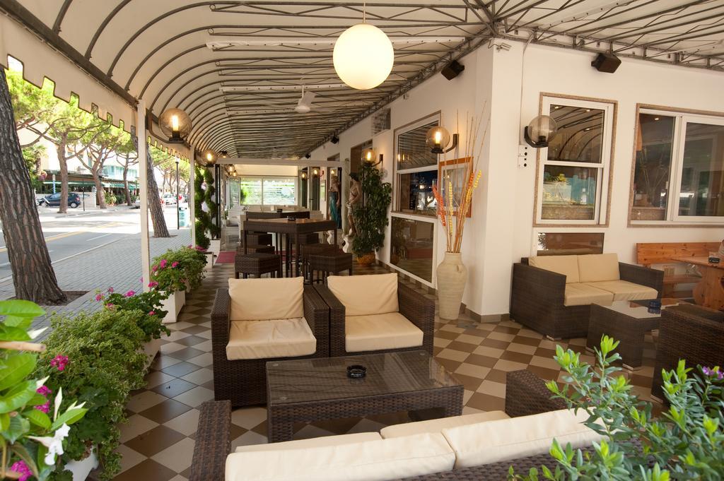 Hotel Roma ลิโดดิเยโซโล ภายนอก รูปภาพ