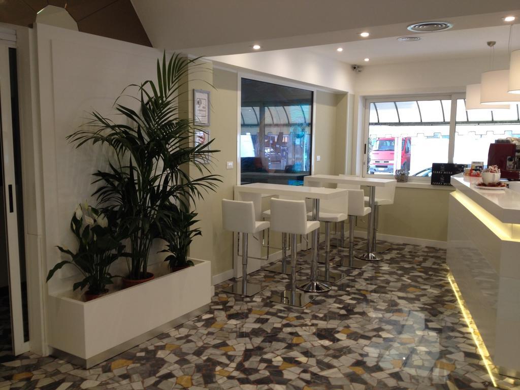 Hotel Roma ลิโดดิเยโซโล ภายนอก รูปภาพ