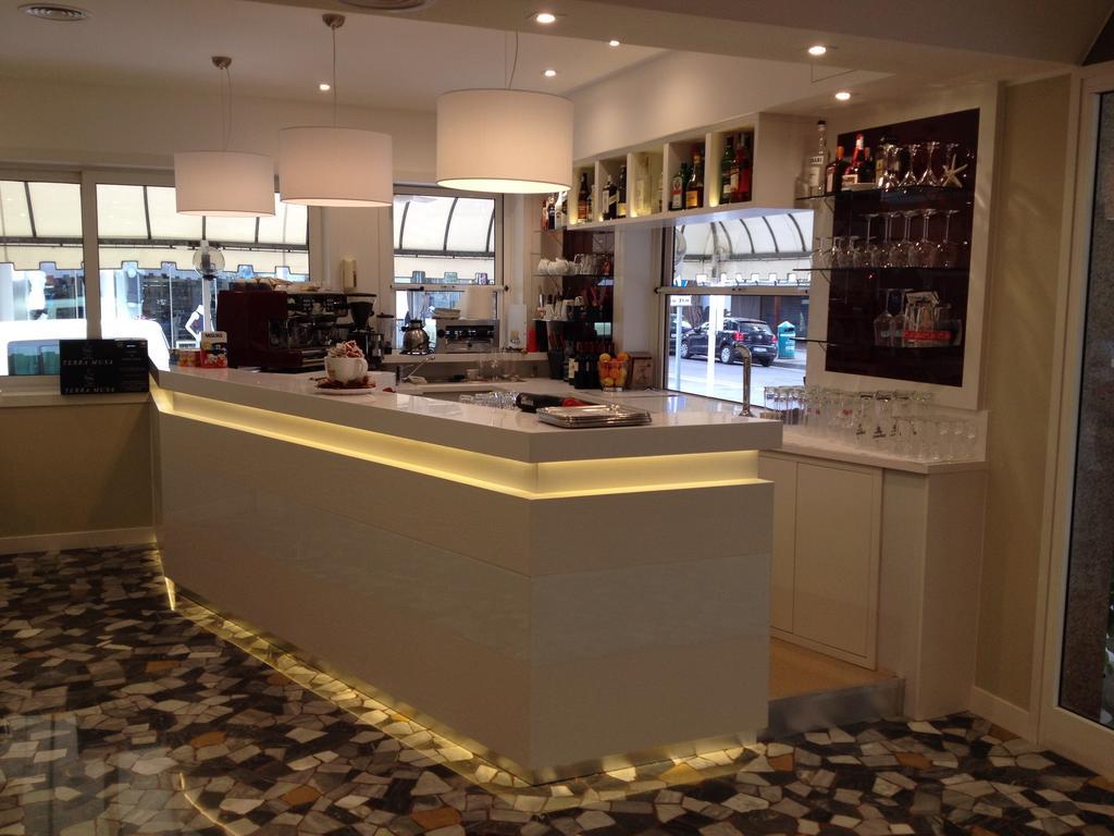 Hotel Roma ลิโดดิเยโซโล ภายนอก รูปภาพ
