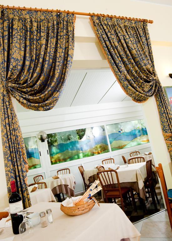 Hotel Roma ลิโดดิเยโซโล ภายนอก รูปภาพ