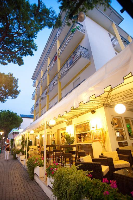Hotel Roma ลิโดดิเยโซโล ภายนอก รูปภาพ