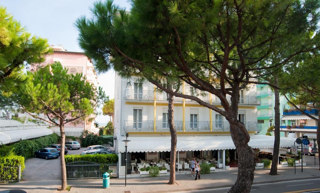 Hotel Roma ลิโดดิเยโซโล ภายนอก รูปภาพ
