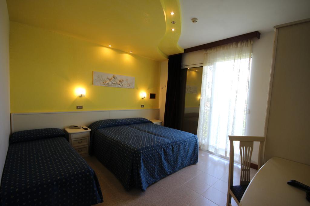 Hotel Roma ลิโดดิเยโซโล ภายนอก รูปภาพ