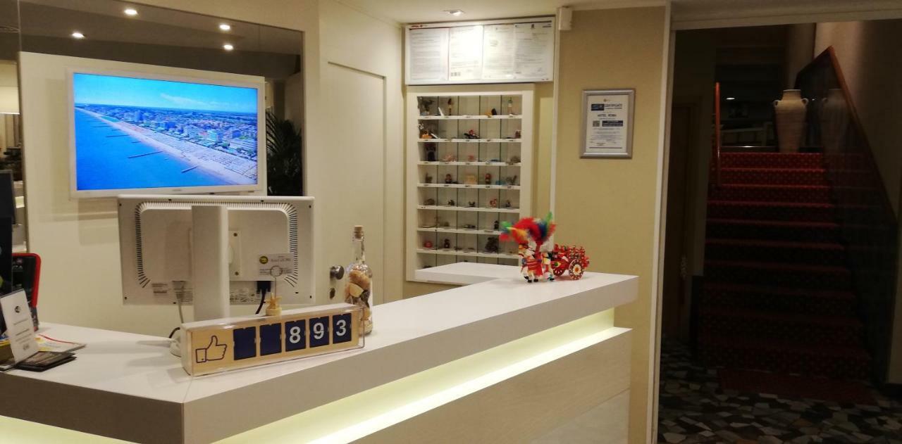 Hotel Roma ลิโดดิเยโซโล ภายนอก รูปภาพ